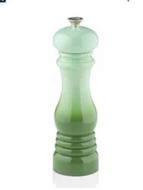 Le Creuset Classic Acrylic Salt Mill green. Ombre 8" Adjustable Grinder